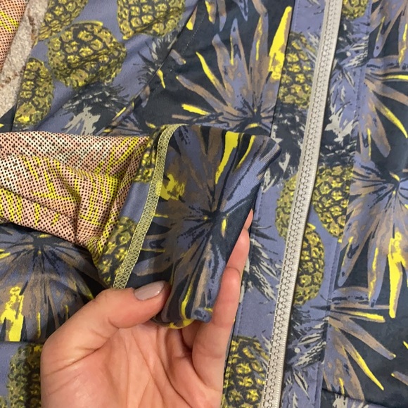 Maaji zip up workout running light jacket - Picture 6 of 7